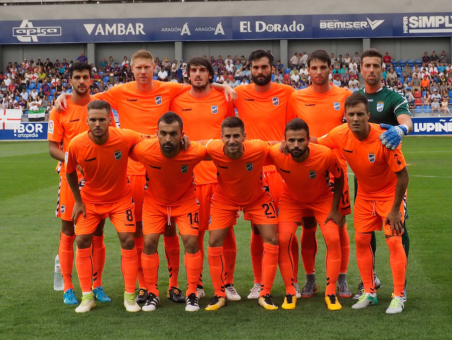 El conjunto entrenado por Curro Torres sufre la primera derrota de la temporada en un partido en el que el Huesca supo aprovechar los errores de los lorquinos