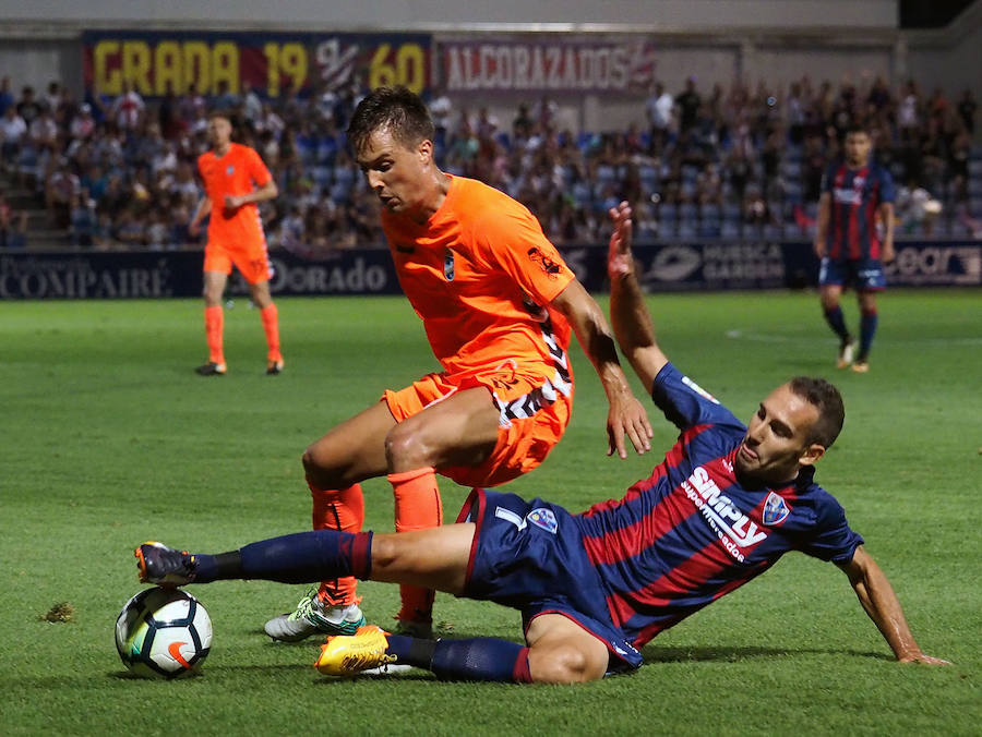 El conjunto entrenado por Curro Torres sufre la primera derrota de la temporada en un partido en el que el Huesca supo aprovechar los errores de los lorquinos