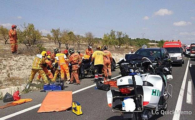 Efectivos de emergencias, en el lugar del siniestro.