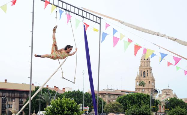 Expectáculo malabarista en Murcia