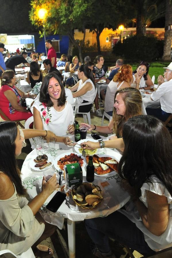 Los grupos folclóricos y peñas aseguran que hay más gente en la ciudad por el mal tiempo de los últimos días y confían en un récord de asistencia