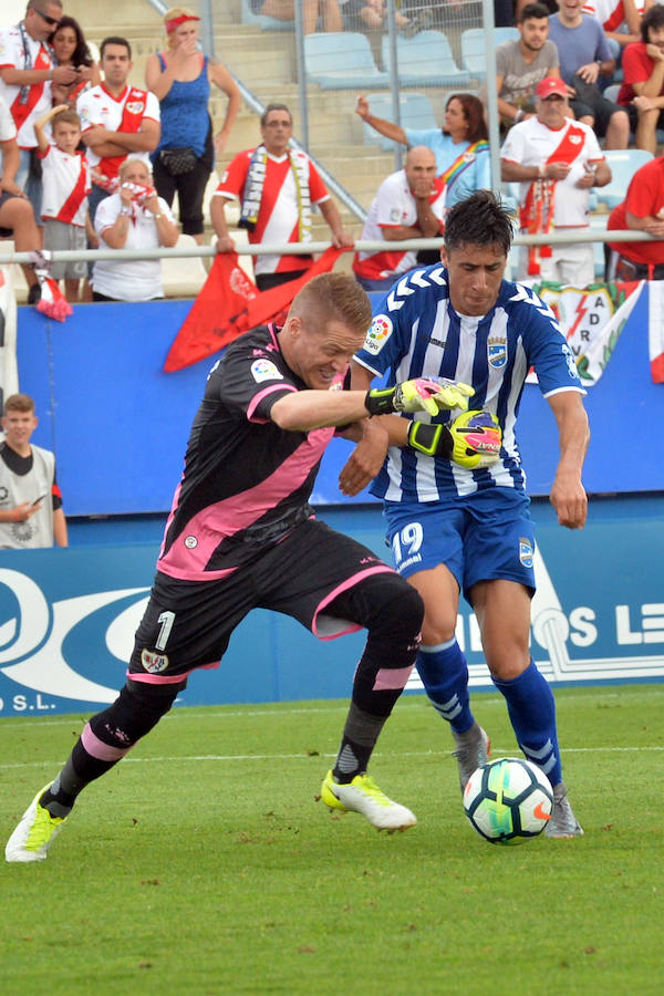 En un partido marcado por el mal estado del césped y las lesiones, el equipo de Curro Torres logra un punto frente a uno de los grandes equipos de la categoría