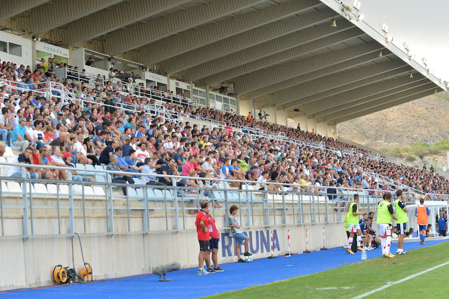 En un partido marcado por el mal estado del césped y las lesiones, el equipo de Curro Torres logra un punto frente a uno de los grandes equipos de la categoría