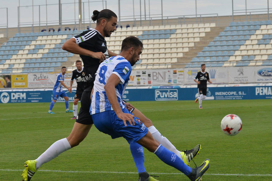 El equipo de Palomeque paga muy caras las bajas del equipo y, aunque peleó durante todo el partido, se mostró incapaz de superar al Linense