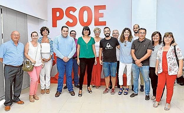 Equipo de María González Veracruz, en la sede regional.