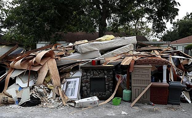 Restos tras el paso del huracán Harvey en Houston. 