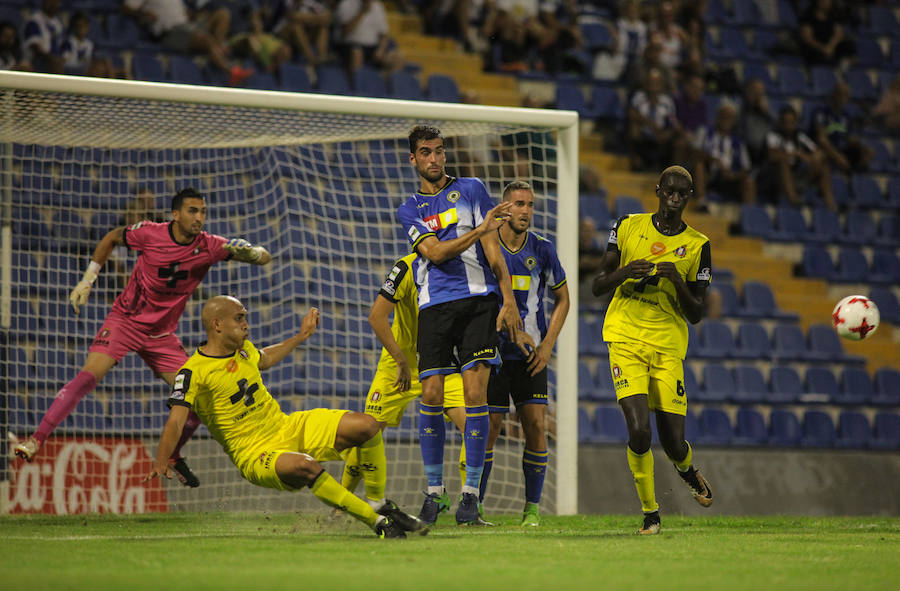 En un partido que acabó en la prórroga con diez jugadores en ambos equipos, el Hércules evidenció la estrechez de la plantilla de Palomeque, que realizó un esfuerzo mayúsculo para llevar el partido a la prórroga