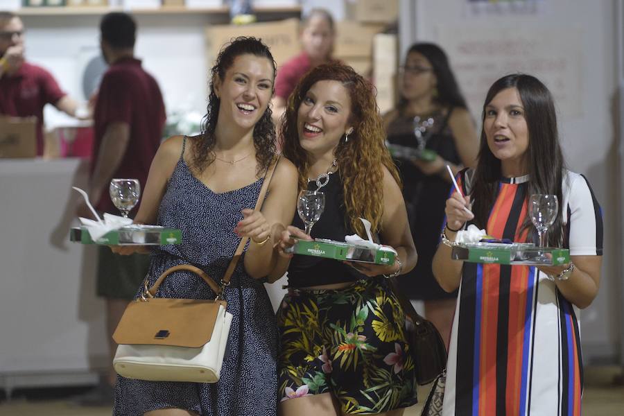 El certamen, instalado en los jardines del Malecón, junto a Los Huertos, cuenta con la presencia de 50 restaurantes y bodegas