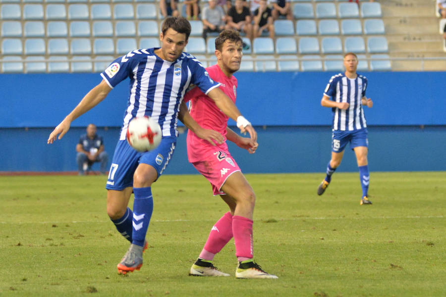 Una pobre versión del equipo de Curro Torres apenas pudo competir con el Córdoba