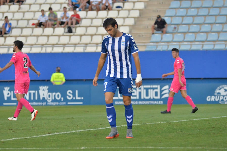 Una pobre versión del equipo de Curro Torres apenas pudo competir con el Córdoba