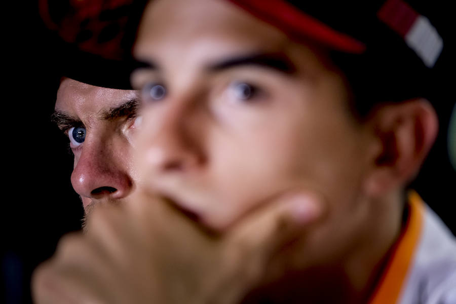 Cal Crutchlow, junto a Marc Márquez. 