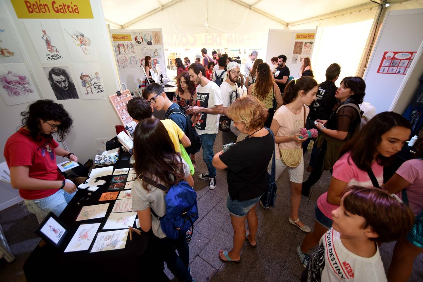 Decenas de ilustradores se dan cita en los talleres de dibujo y exposiciones de la primera edición del 'Cómic Day'