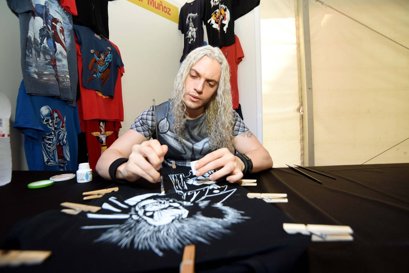 Decenas de ilustradores se dan cita en los talleres de dibujo y exposiciones de la primera edición del 'Cómic Day'