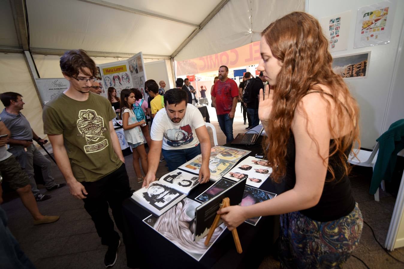 Decenas de ilustradores se dan cita en los talleres de dibujo y exposiciones de la primera edición del 'Cómic Day'