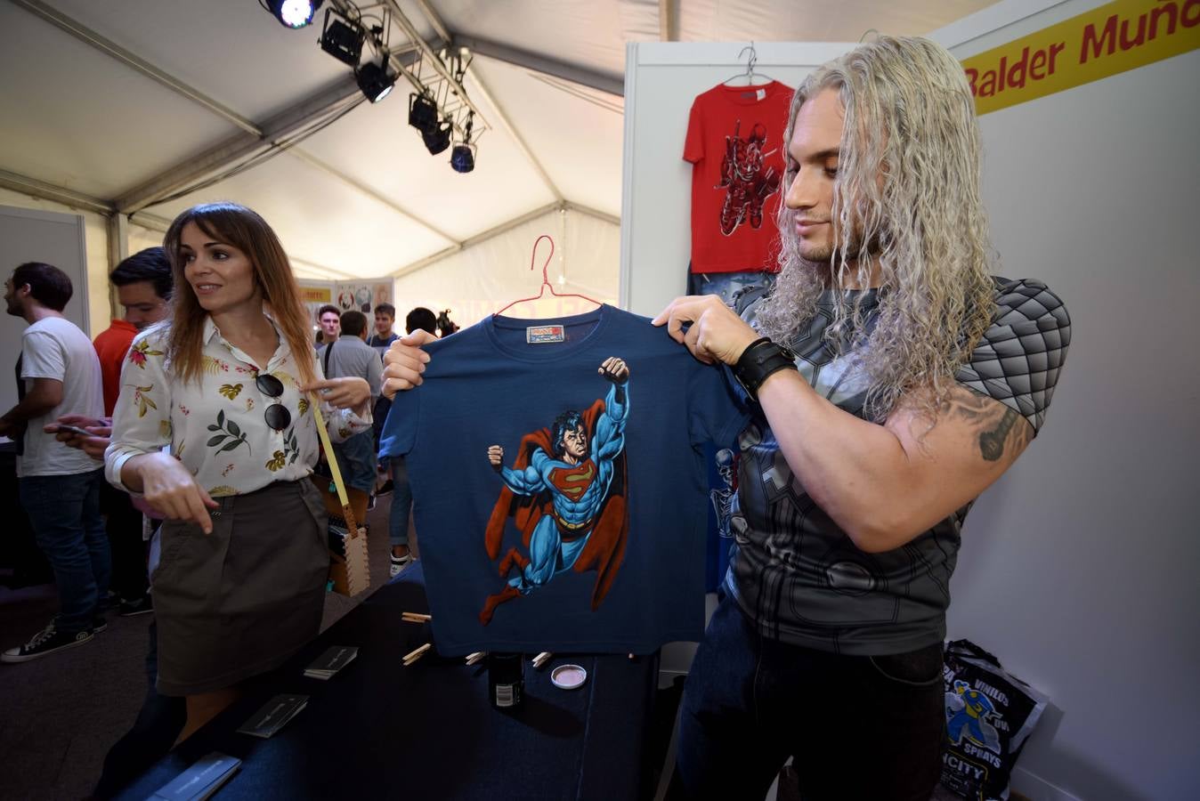 Decenas de ilustradores se dan cita en los talleres de dibujo y exposiciones de la primera edición del 'Cómic Day'