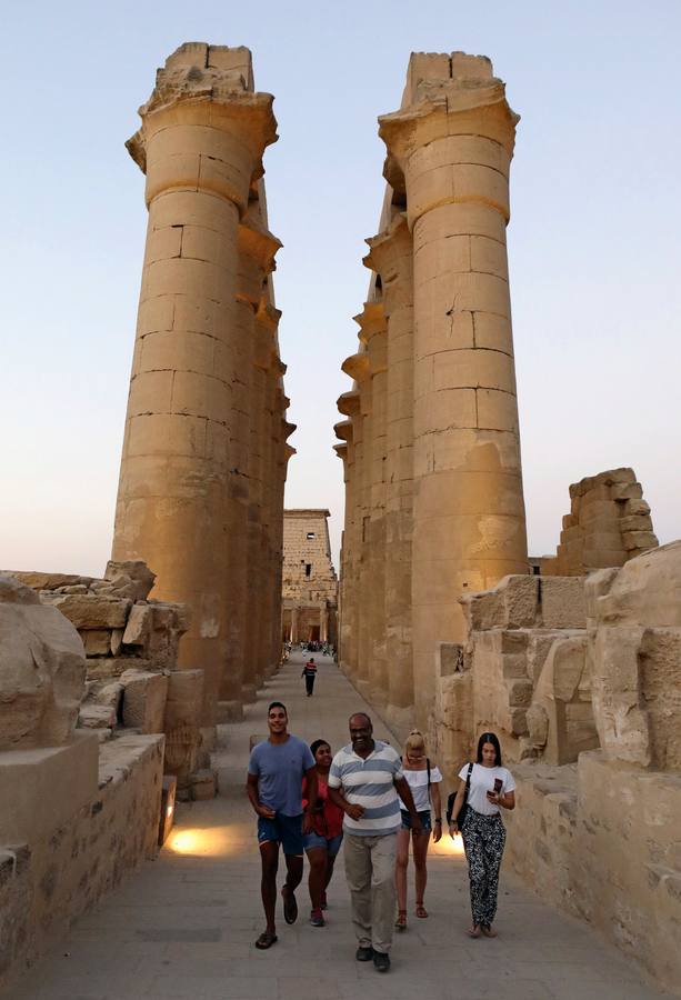 El templo egipcio de Luxor fue construido esencialmente bajo las dinastías XVIII y XIX egipcias. 