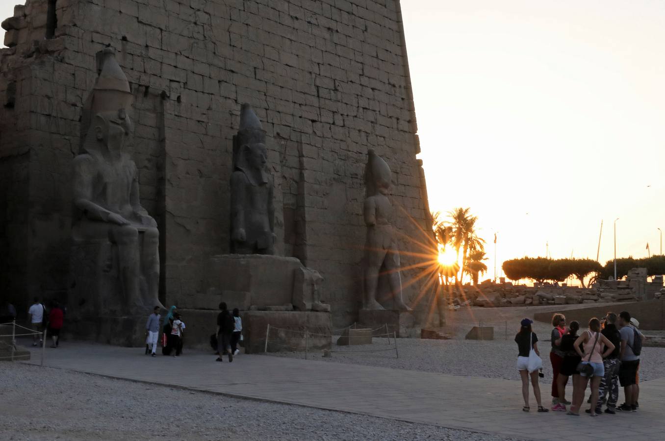 El templo egipcio de Luxor fue construido esencialmente bajo las dinastías XVIII y XIX egipcias. 