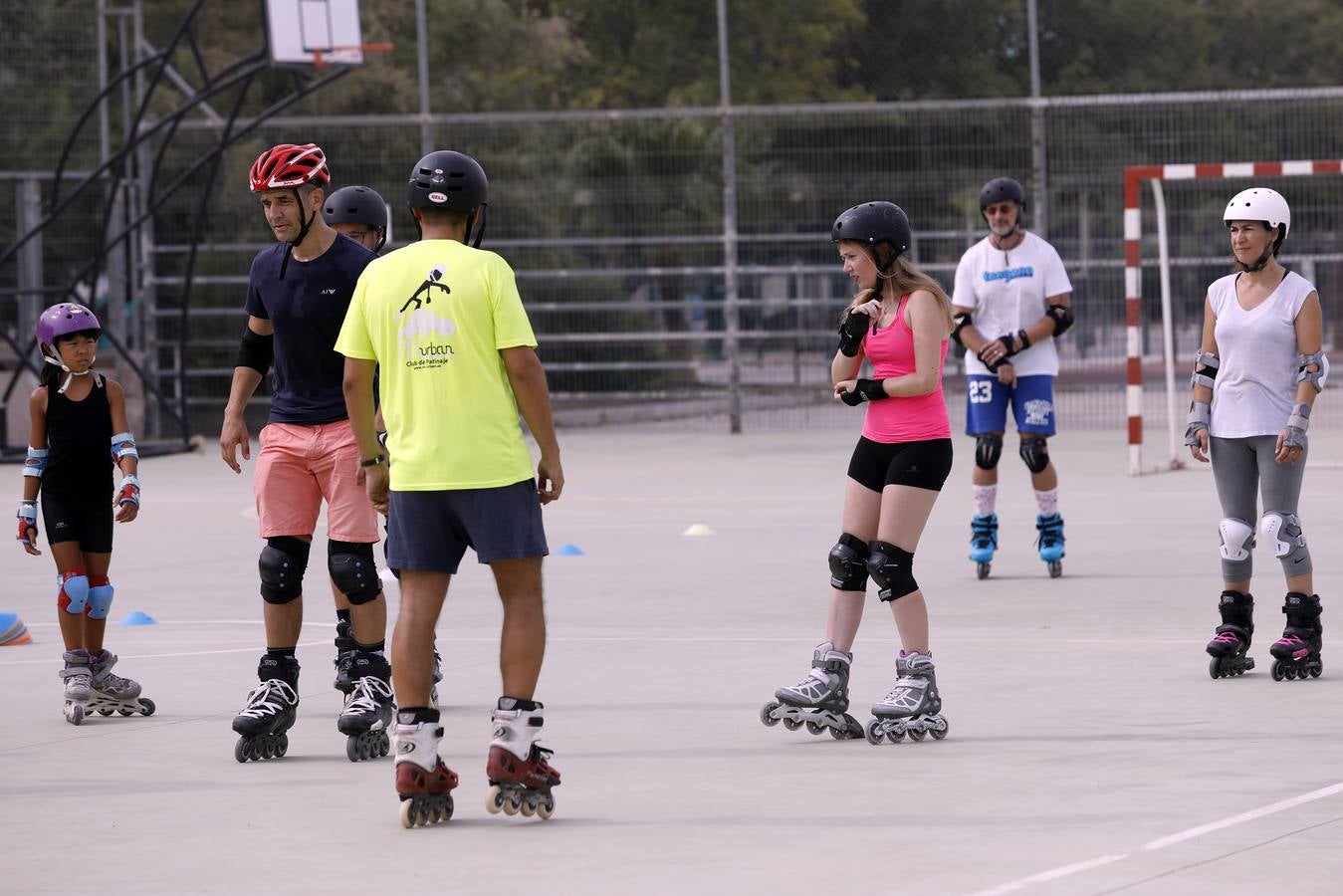 El club de patinaje M-Urban organiza, dentro de la programación de la Feria, una jornada de iniciación en el IES El Carmen, junto al Cuartel de Artillería