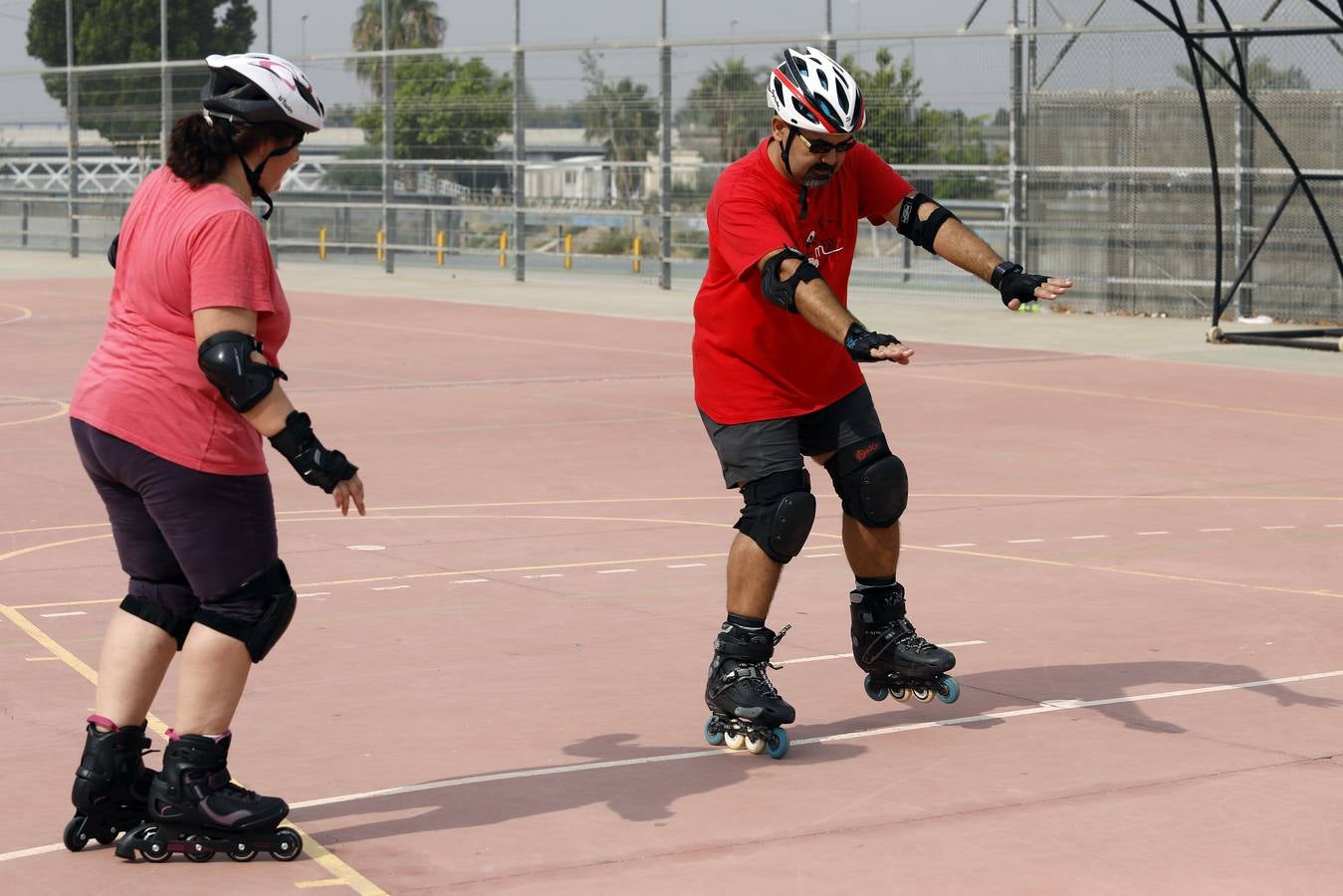 El club de patinaje M-Urban organiza, dentro de la programación de la Feria, una jornada de iniciación en el IES El Carmen, junto al Cuartel de Artillería