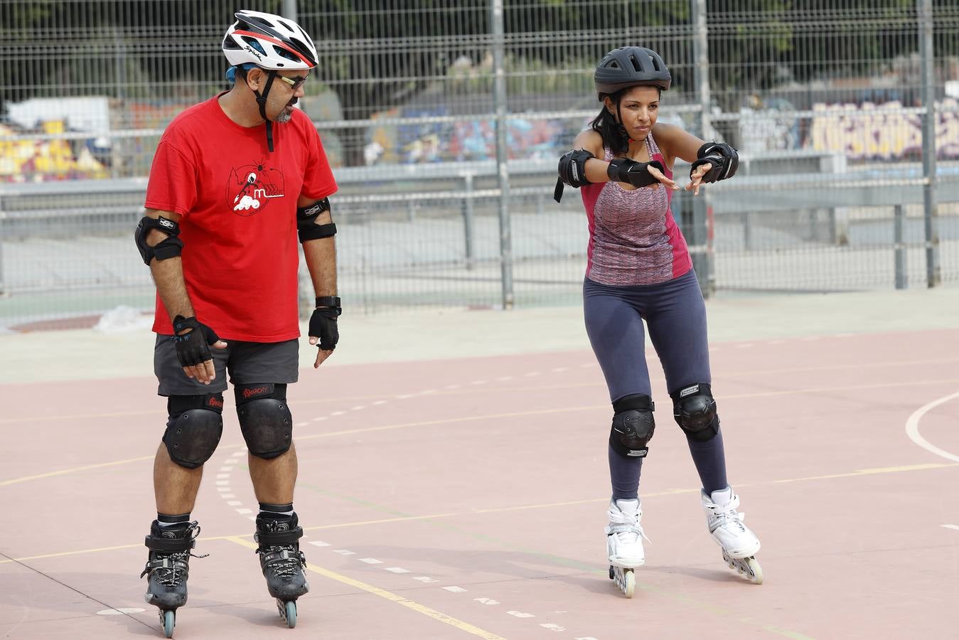 El club de patinaje M-Urban organiza, dentro de la programación de la Feria, una jornada de iniciación en el IES El Carmen, junto al Cuartel de Artillería