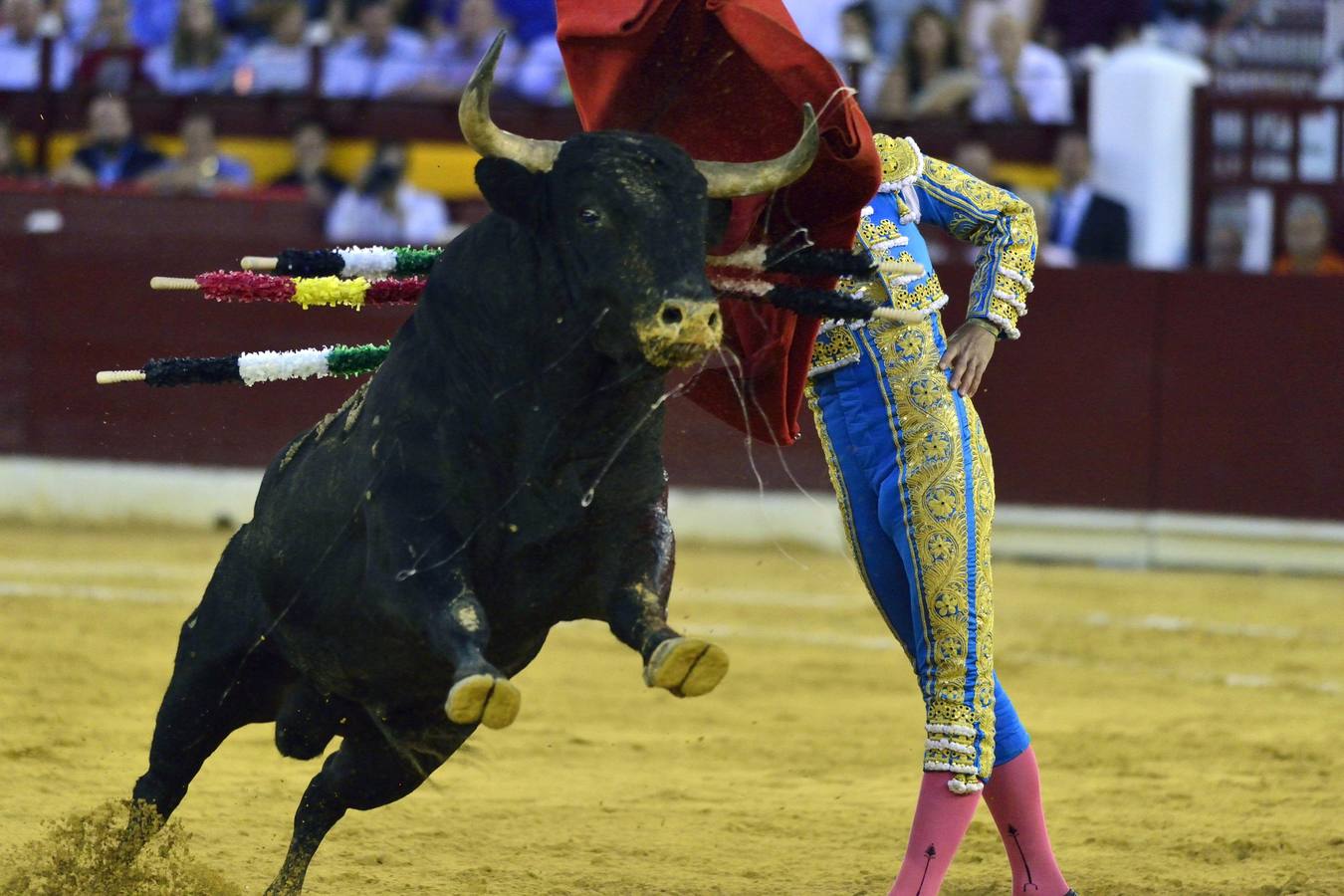 El de Lorca firma una faena muy completa con capote y muleta a la que el francés da réplica. Perera se marcha de vacío, en una actuación sin alma 