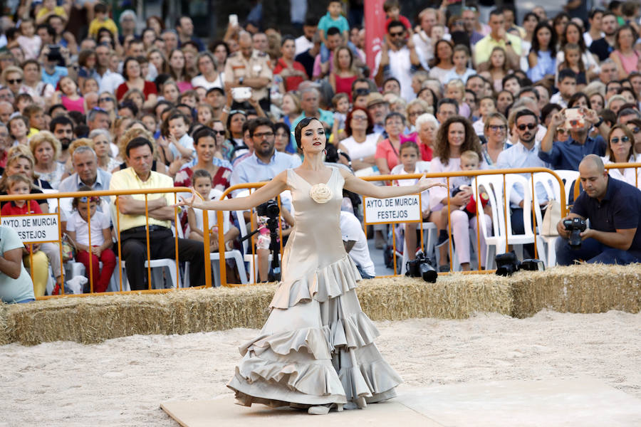 La plaza de San Agustín fue ayer el escenario de la segunda edición del evento, que conjugó la hípica con el arte flamenco.