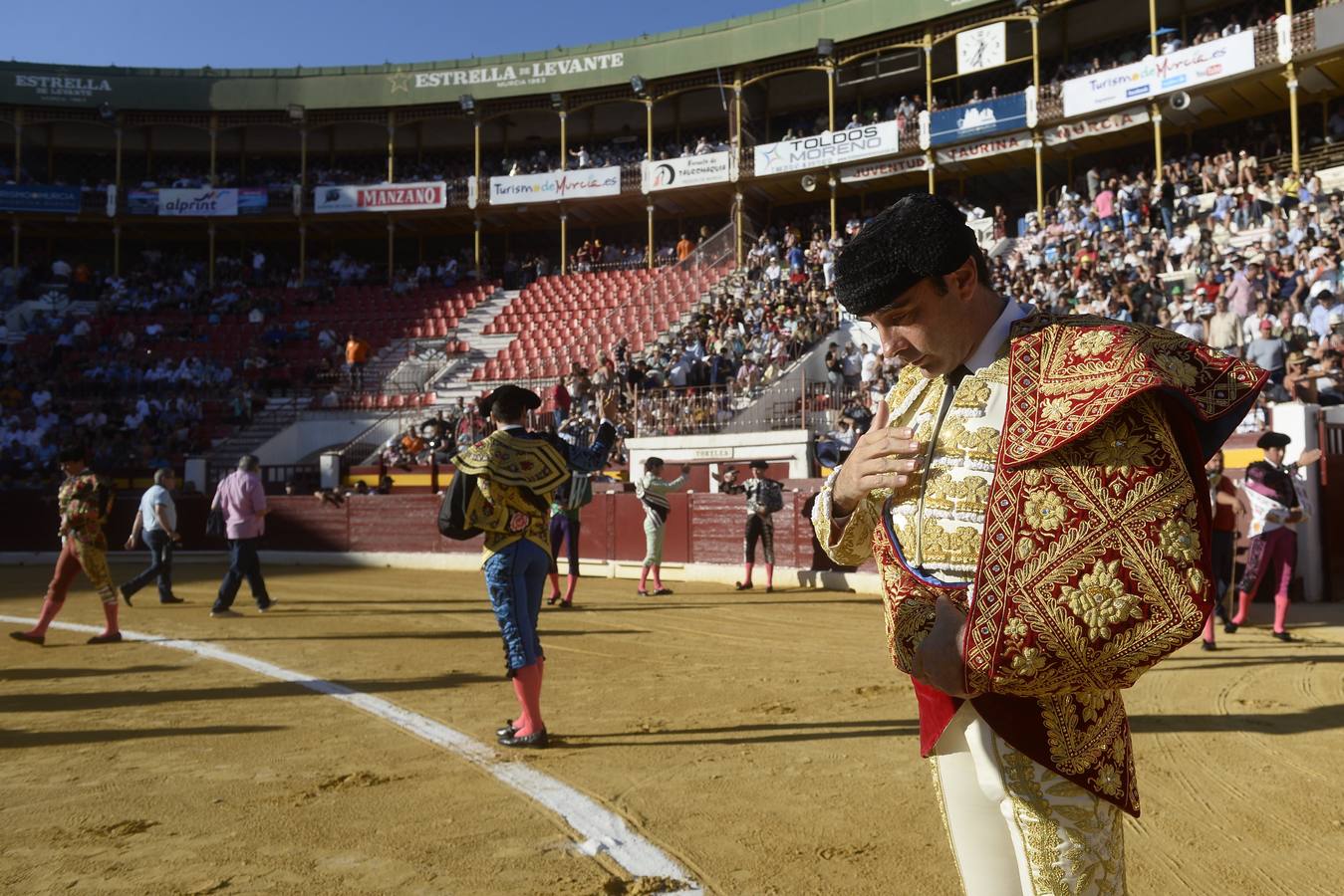 El diestro sale por la puerta grande de La Condomina en la segunda corrida de la Feria Taurina de Murcia