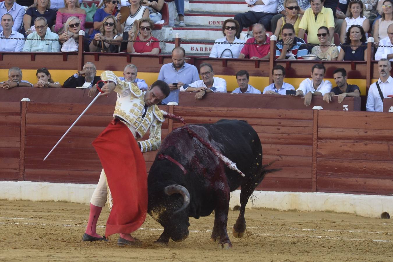 El diestro sale por la puerta grande de La Condomina en la segunda corrida de la Feria Taurina de Murcia