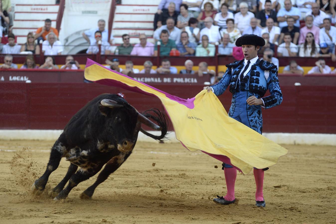 El diestro sale por la puerta grande de La Condomina en la segunda corrida de la Feria Taurina de Murcia