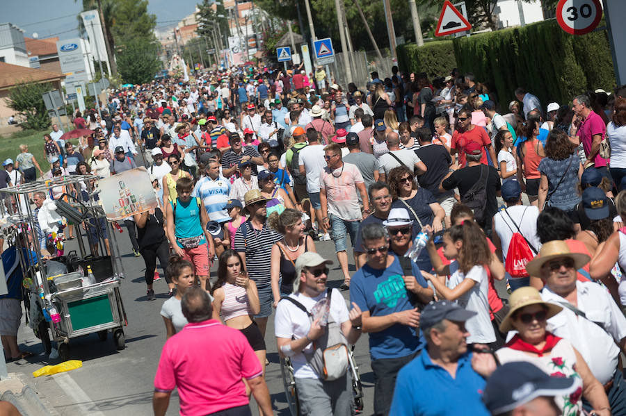 Cientos de miles de murcianos acompañan a la Morenica en el camino a su santuario.