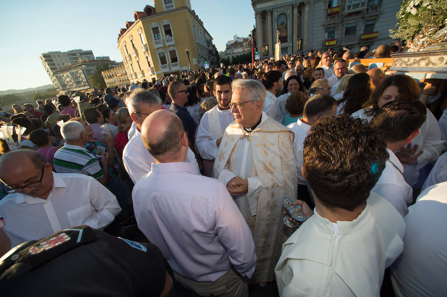 Cientos de miles de murcianos acompañan a la Morenica en el camino a su santuario.