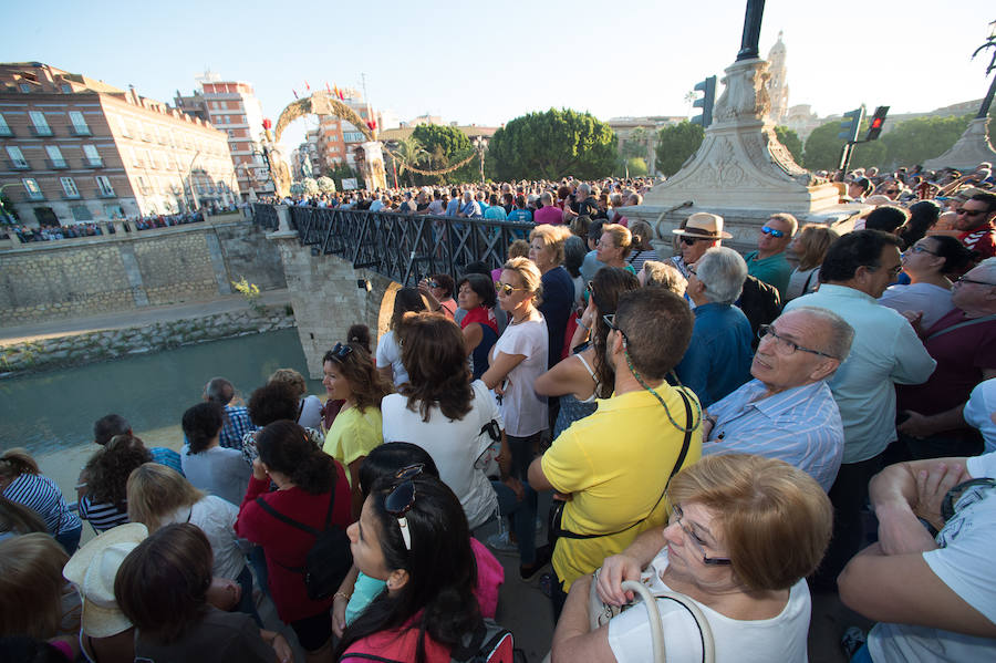 Cientos de miles de murcianos acompañan a la Morenica en el camino a su santuario.
