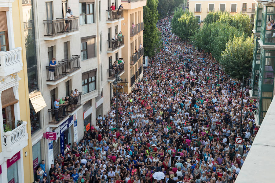 Cientos de miles de murcianos acompañan a la Morenica en el camino a su santuario.