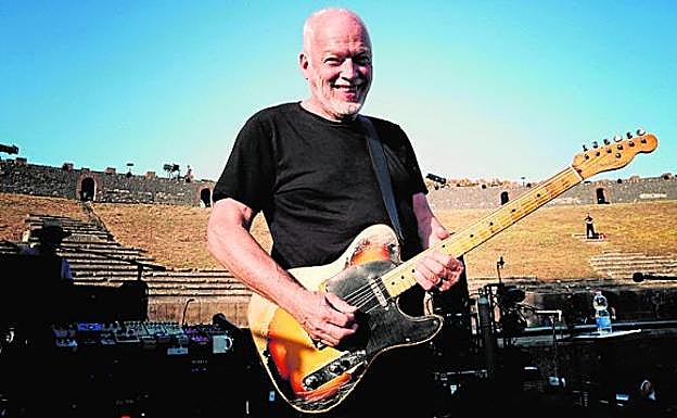 David Gilmour, voz y guitarra de Pink Floyd, en Pompeya.