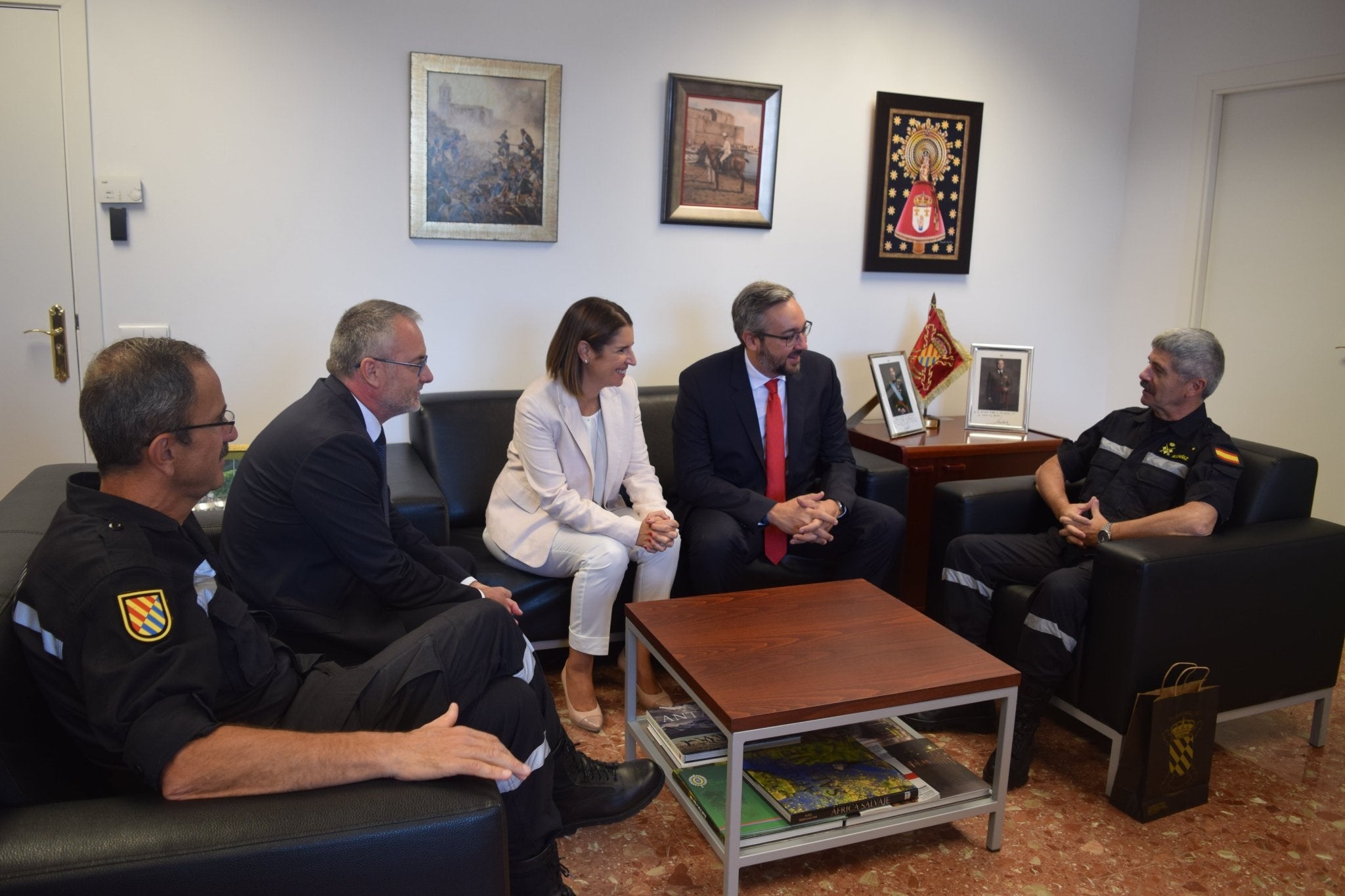 Reunión de Victor Martínez con el teniente general de la UME en Torrejón de Ardoz. 