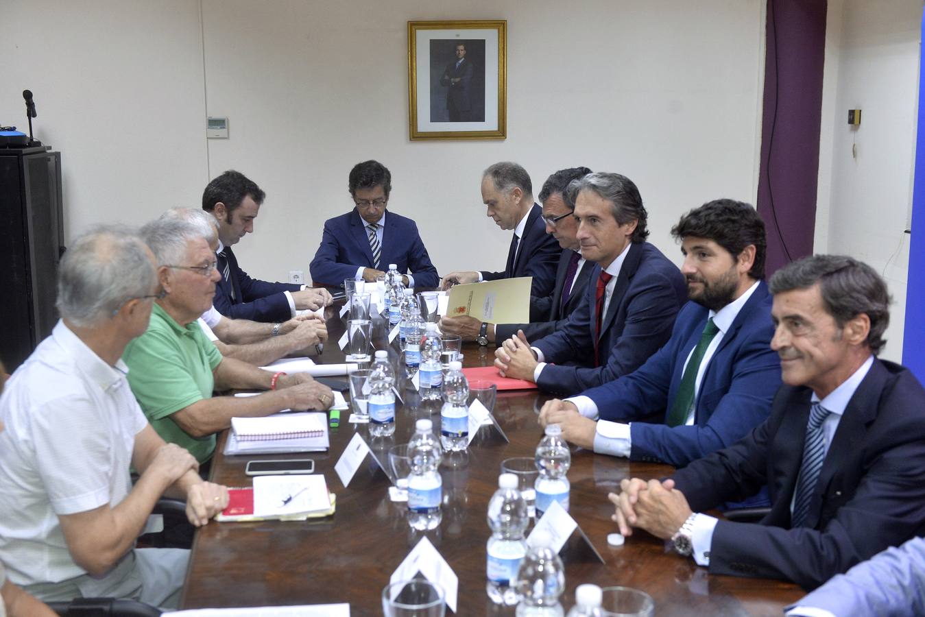 Íñigo de la Serna vista las obras y se reunió con representantes de la Plataforma Pro Soterramiento