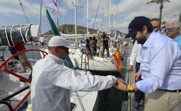 López Miras sube como tripulante al Sinergia 40 'Kundaka-Elite Sails', este sábado.