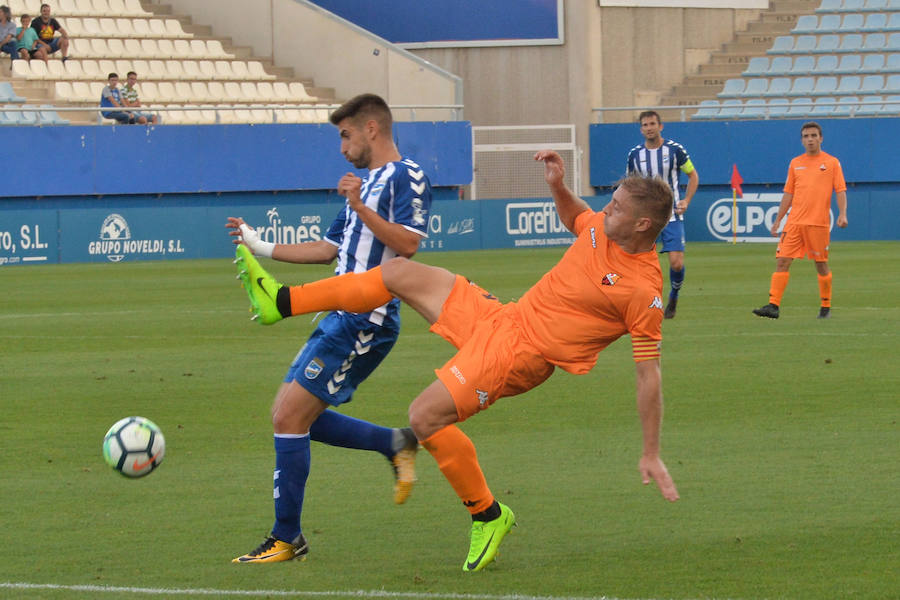 El conjunto de Curro Torres no consigue la victoria ante el Reus pese a adelantarse en el marcador y tener ocasiones clarísimas para sumar los tres puntos en el Artés Carrasco