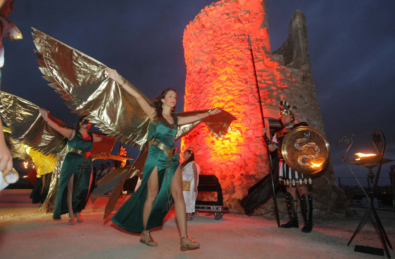 El presidente de la Comunidad pronuncia el pregón con el que dan comienzo las XXVIII Fiestas de Carthagineses y Romanos, en el primer año en el que están catalogadas de Interés Turístico Internacional