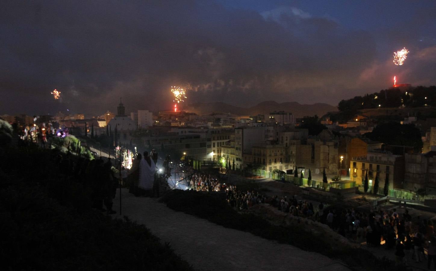 El presidente de la Comunidad pronuncia el pregón con el que dan comienzo las XXVIII Fiestas de Carthagineses y Romanos, en el primer año en el que están catalogadas de Interés Turístico Internacional