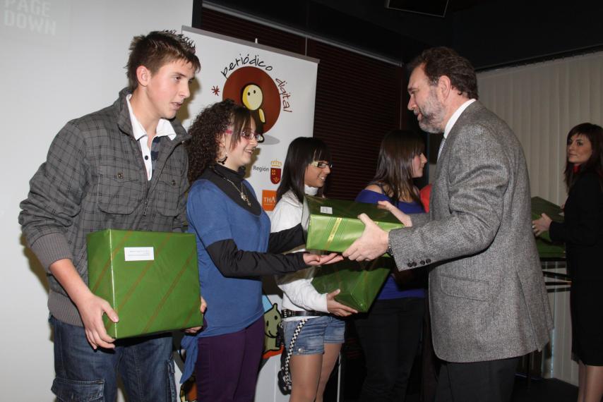 El concurso 'Mi Periódico Digital', organizado por la Consejería de Educación y laverdad.es, entrega sus premios en un acto de entrega con más de cien asistentes