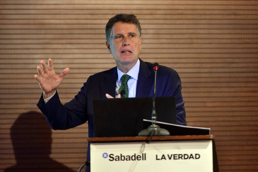 El consejero delegado del banco catalán abordó durante el Foro 'La Verdad'-Sabadell la situación actual del sistema financiero, el Brexit y o el movimiento independentista en Cataluña