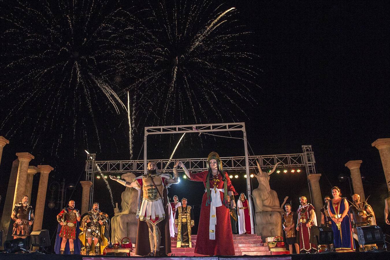 Una banda sonora propia realza la entrada de los personajes carthagineses a un escenario con más luz y fuegos, para disfrute de 1.300 espectadores