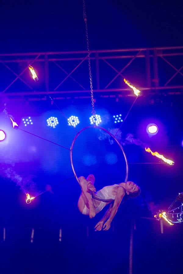 Una banda sonora propia realza la entrada de los personajes carthagineses a un escenario con más luz y fuegos, para disfrute de 1.300 espectadores