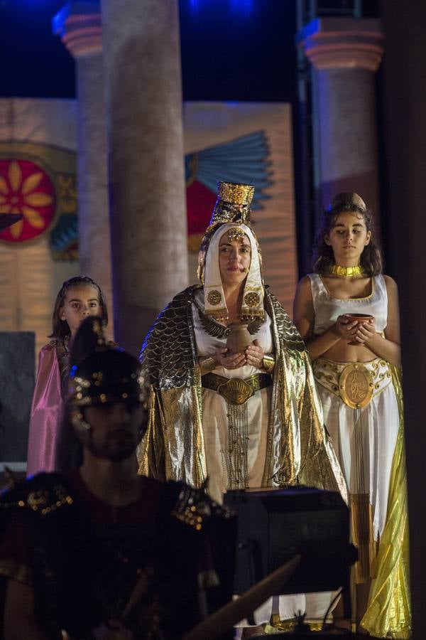 La ofrenda realizada en la representación de la revelación de Tanit a Himilce son alimentos para la Casa Cuna y la Hospitalidad