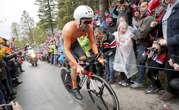 El ciclista holandés Tom Dumoulin, durante la prueba. 