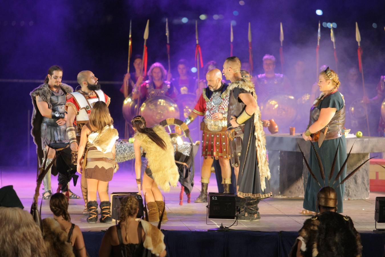 El auditorio del Muelle de Cartagena se llena para ver el desembarco de los mercenarios y su unión a las huestes púnicas 