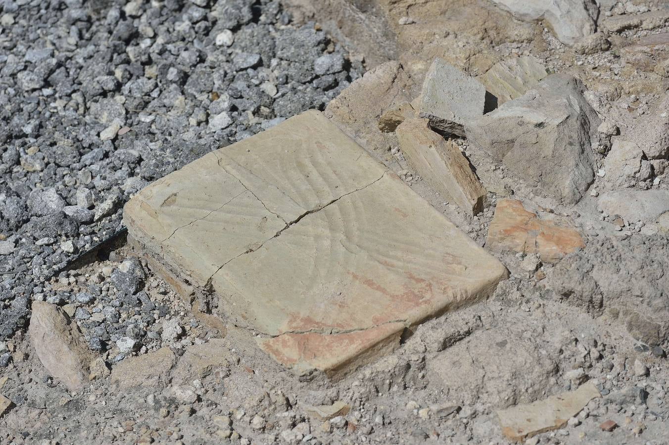 Ya en el Neolítico se elaboraba vino en Bullas. Visitarla en estos días es una oportunidad para curiosear en la villa romana de Los Cantos, una enorme explotación agropecuaria en fase de excavación arqueológica