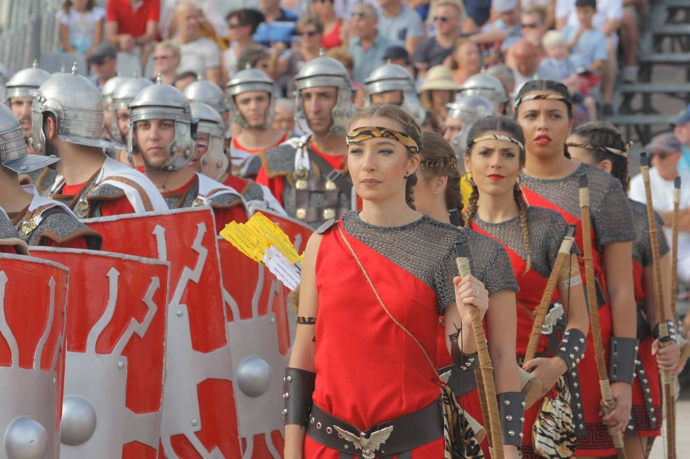 Las escenas de acción entretienen a casi 5.000 espectadores durante la Gran Batalla por la toma de Qart Hadast de las Fiestas de Carthagineses y Romanos