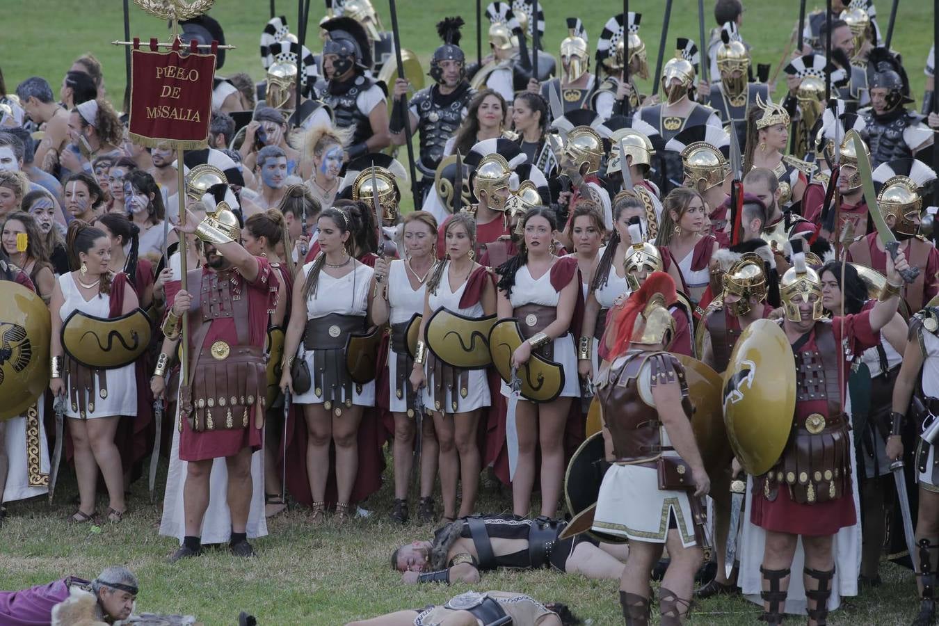 Las escenas de acción entretienen a casi 5.000 espectadores durante la Gran Batalla por la toma de Qart Hadast de las Fiestas de Carthagineses y Romanos